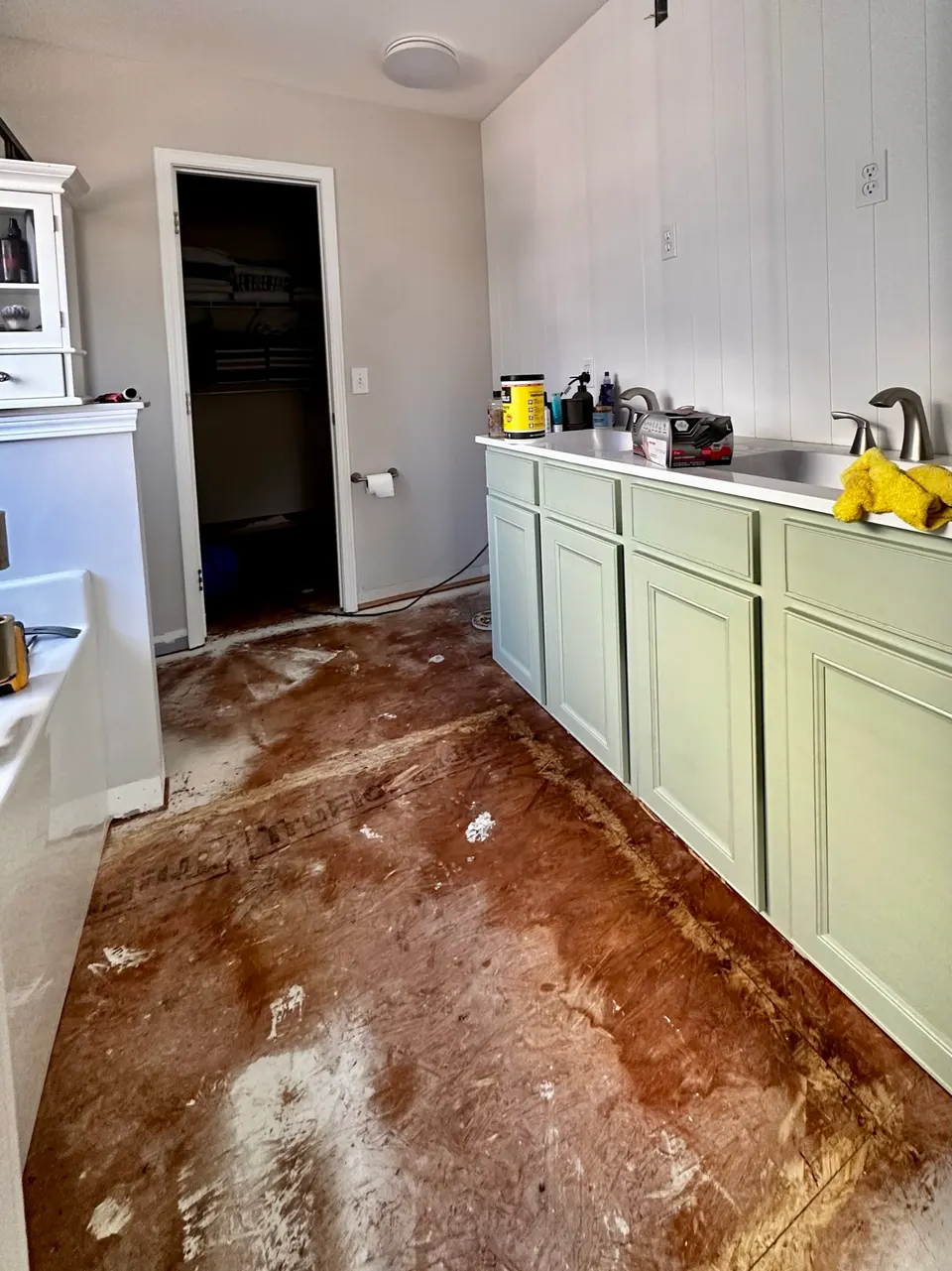 Bathroom remodel, Simpsonville: before