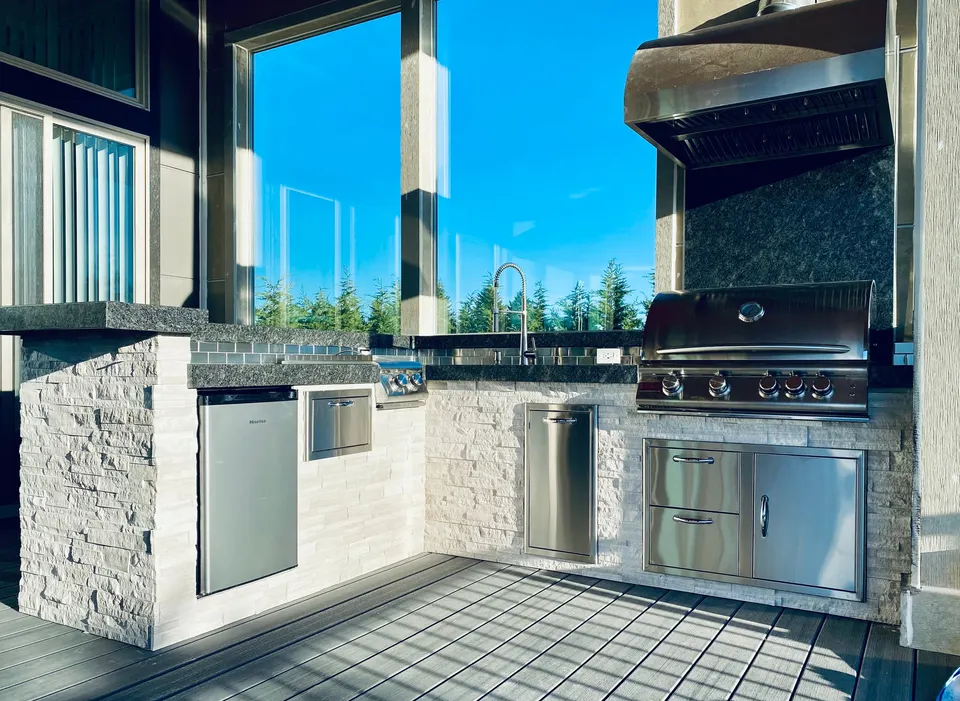 Covered outdoor kitchen: after